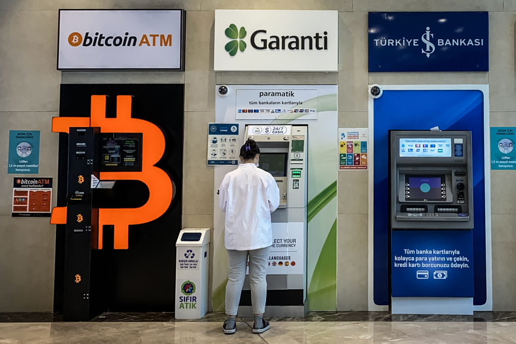 Singapore cấm dịch vụ ATM tiền kỹ thuật số