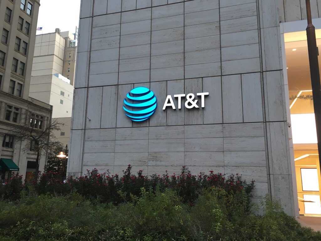 AT&T bị kiện